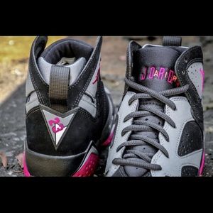 Air Jordan 7 GS “Fuchsia Flash”